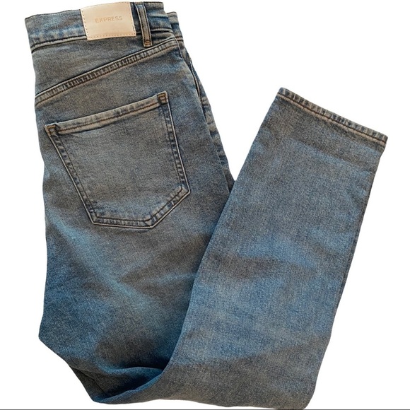 Express NWOT Super High Waisted Slim Ankle Length Ripped Knee Jeans - Picture 2 of 6